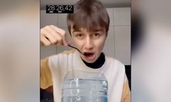 Rusya'daki gençten ilginç deney: 5 litrelik suyu çatalla içti: Bakın kaç saat sürdü...