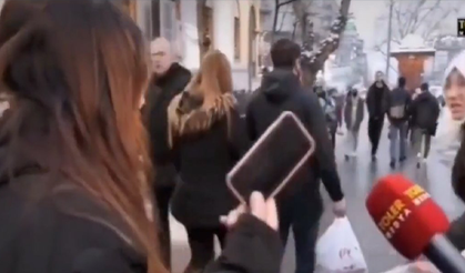 Sokak röportajında küfürlü 'telefonunu göster' kavgası