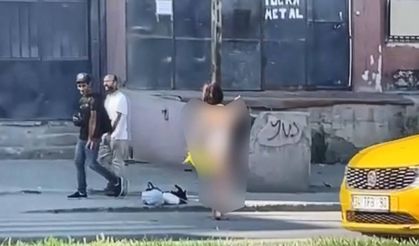 Soyunan kadın, sürücülerin dikkatini dağıttı: 2 araç birbirine girdi