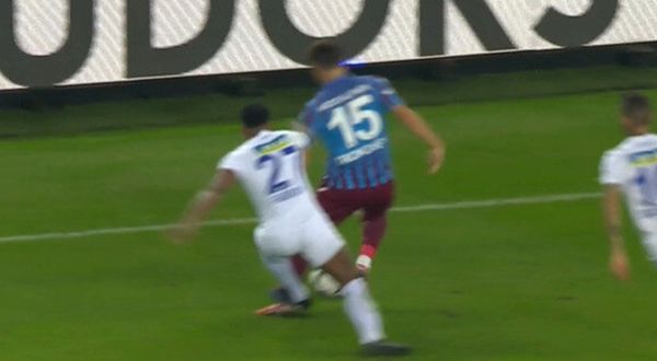 Trabzonspor - Çaykur Rizespor maçında sarı kart tartışması