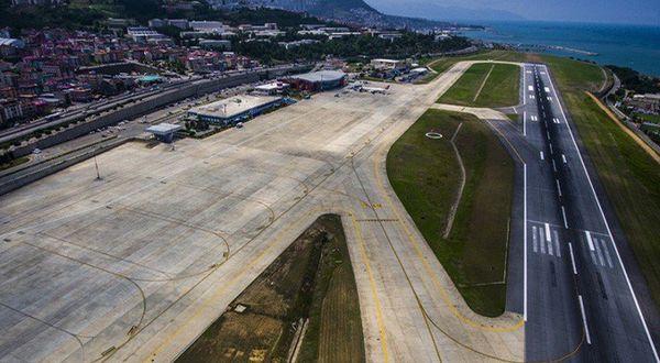 Trabzon Havalimanı'nda uçuşlara sis engeli