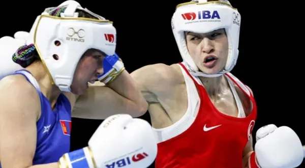 Buse Naz Çakıroğlu, Dünya Kadınlar Boks Şampiyonası'nda son 16'ya yükseldi