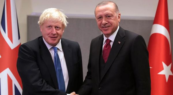 Boris Johnson, "Türkiye'nin kaçınılmaz küresel liderliği" için Cumhurbaşkanı Erdoğan'ı tebrik etti