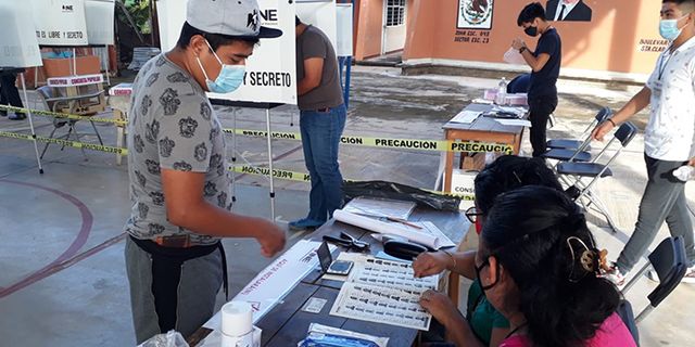 Meksika’da halk 5 eski devlet başkanının yargılanmasına “evet” dedi