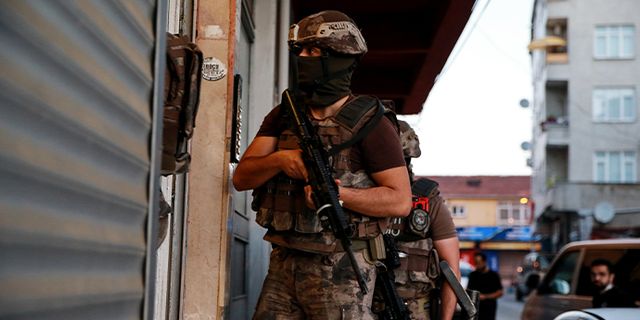 İstanbul’da PKK’ya operasyon: Örgüt üyelerine sahte pasaport temin eden 5 şüpheli yakalandı