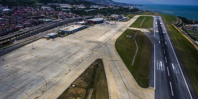 Trabzon Havalimanı'nda uçuşlara sis engeli