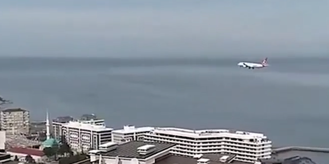 Trabzon'da uçak pisti iki kez pas geçti
