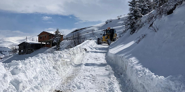 Doğu Karadeniz’de kar yağışı nedeniyle 408 köy ve mahalle yolu ulaşıma kapandı