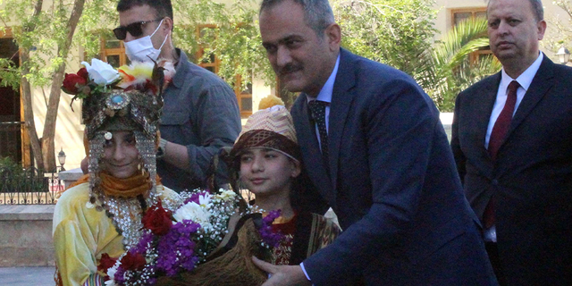 Mahmut Özer'den 23 Nisan Ulusal Egemenlik ve Çocuk Bayramı mesajı