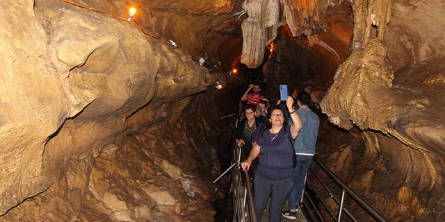 Çal Mağarası'na Arap turist akını