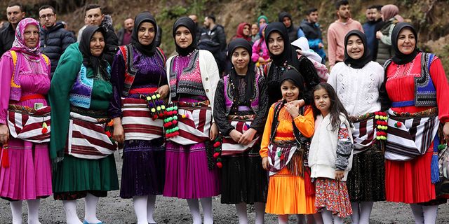 Trabzon'da Hıdırellez şenliğinde renkli görüntüler