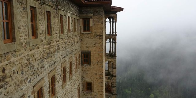 Sümela Manastırı'na bayramda ziyaretçi akını