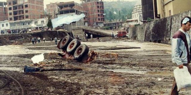19 Haziran 1990 | Trabzon'da sel felaketinin acı fotoğrafları...