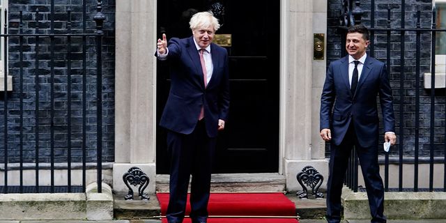 Boris Johnson'dan Zelenskiy’e: “Sen bir kahramansın"