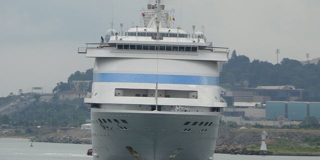 Trabzon Limanı 5 yıl aradan sonra ilk kez bir Kruvaziyer gemisini ağırladı