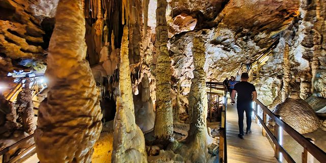 Karaca Mağarası’nda turizm hareketliliği devam ediyor