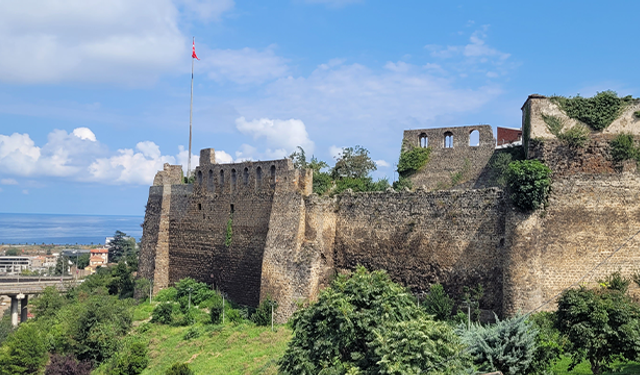 Trabzon'da sur kazılarında tarih fışkırıyor