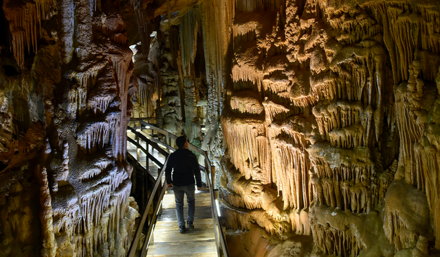 Gümüşhane’nin yeraltı sarayı Karaca Mağarası ziyaretçi kabulüne başladı