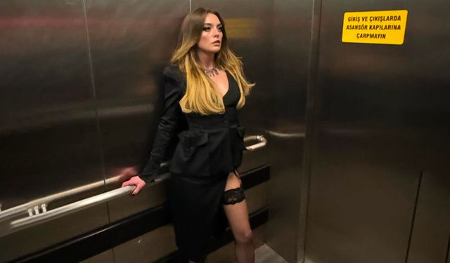 Tarzıyla dikkat çeken Melis Sezen'den asansör pozu