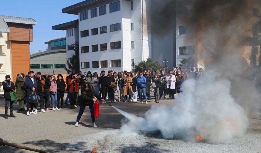 Avrasya Üniversitesinde yangın söndürme tatbikatı yapıldı