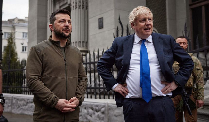 Boris Johnson, Zelensky ile Kiev sokaklarını gezdi