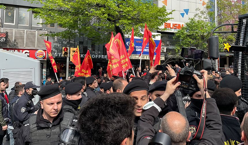 Emniyet güçlerinden Taksim'e izinsiz yürümek isteyen göstericilere müdahale