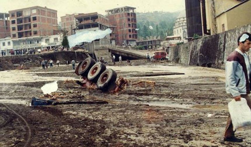 19 Haziran 1990 | Trabzon'da sel felaketinin acı fotoğrafları...