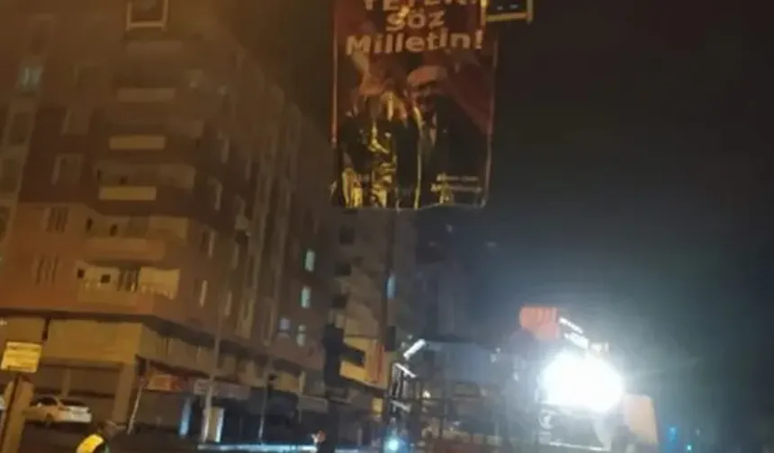 Kılıçdaroğlu’nun ''Yeter söz milletin'' pankartı indirildi