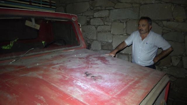 Trabzon&#039;un Şalpazarı ilçesinde Muhammet Gören, 46 yıl önce satın aldığı sıfır kamyoneti oğullarının ehliyeti olmadığı için 42 yıl önce garaja kilitledi
Yolun üst yamacındaki girişi ve çıkışı olmayan garajda 42 yıldır duran 9 bin kilometredeki kamyonet antika olarak satılmak isteniyor