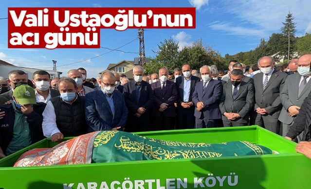Düzceli Trabzon Valisi İsmail Ustaoğlu’nun vefat eden babası Temel Ustaoğlu, düzenlenen cenaze törenin ardından toprağa verildi.