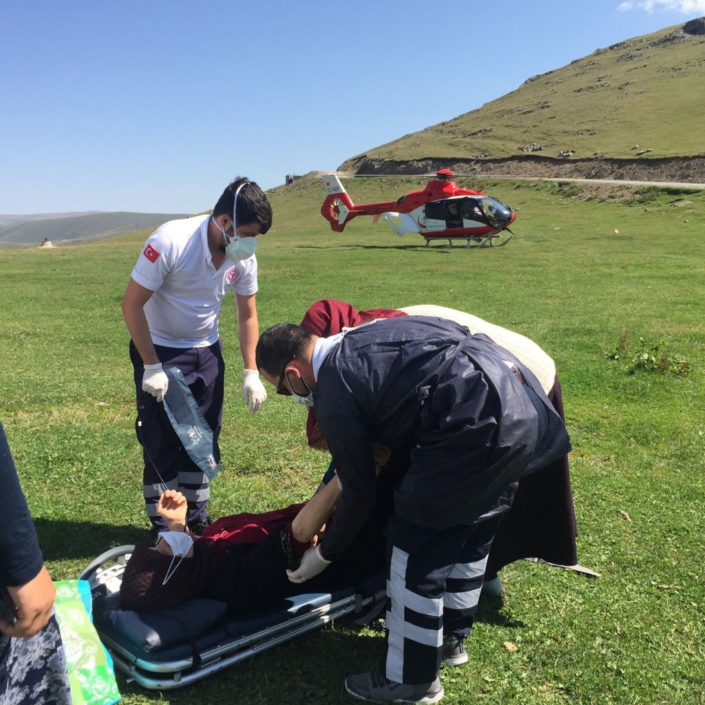 Türkiye’de en çok hava ambulansı kullanılan bölgelerden biri olan Doğu Karadeniz Bölgesinde Hava 61 Helikopter Ambulansı bölgenin zor coğrafi şartlarına rağmen hizmet veriyor.
