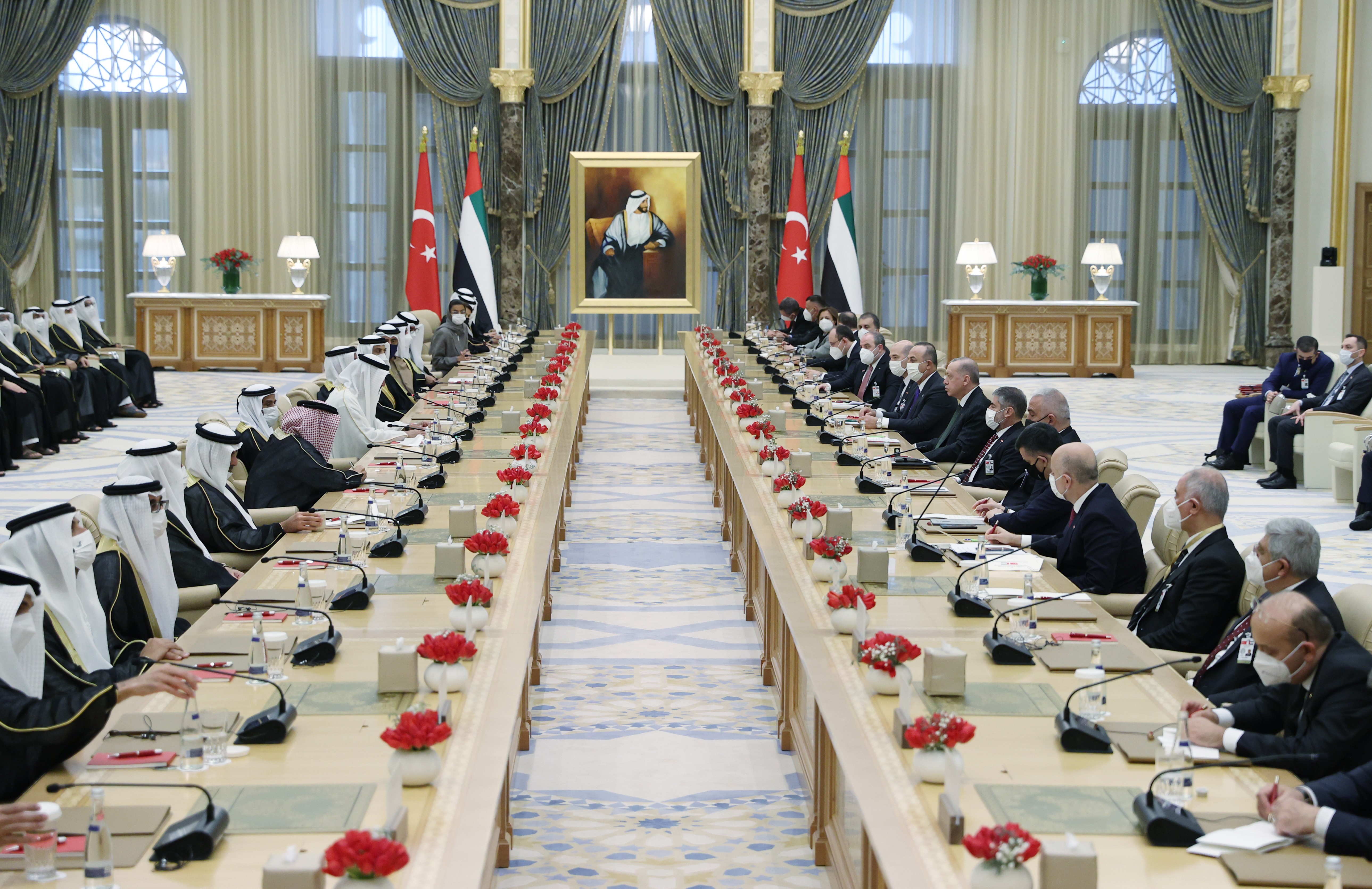 Cumhurbaşkanı Recep Tayyip Erdoğan, Abu Dabi Veliaht Prensi Şeyh Muhammed bin Zayed El Nahyan’ın daveti üzerine TSİ 15:40 sıralarında Birleşik Arap Emirliklerine geldi.