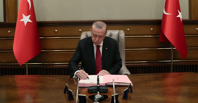 cumhurbaşkanı-erdoğan-masa