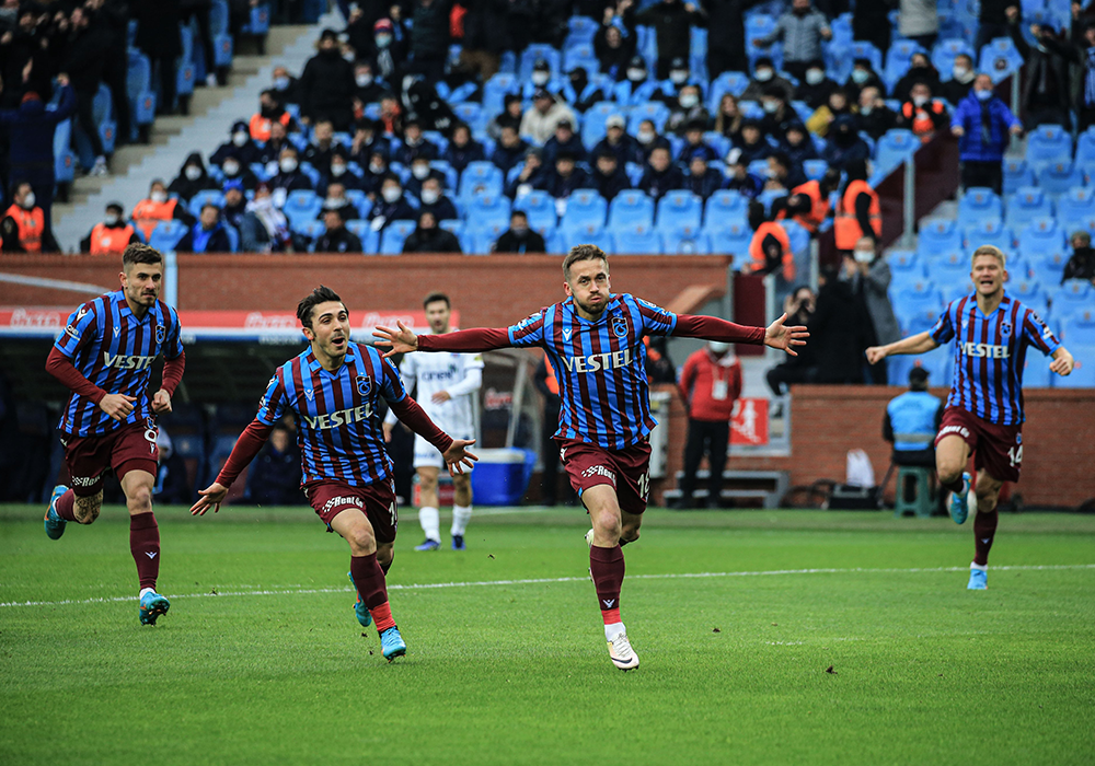 Süper Lig'in 24. haftasında Kasımpaşa'yı evinde ağırlayan Trabzonspor, Visca'nın tek golüyle rakibini yendi ve  puanı hanesine yazdırdı.

Gazeteler bakın hangi manşetleri attı: