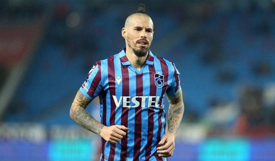 Sezon başında Göteborg'dan Trabzonspor'a katılan Marek Hamsik, efsaneleştiği Napoli'ye dönebilir. Yıldız oyuncunun menajeri, oyuncusunun geleceği hakkında açıklamalarda bulundu.

