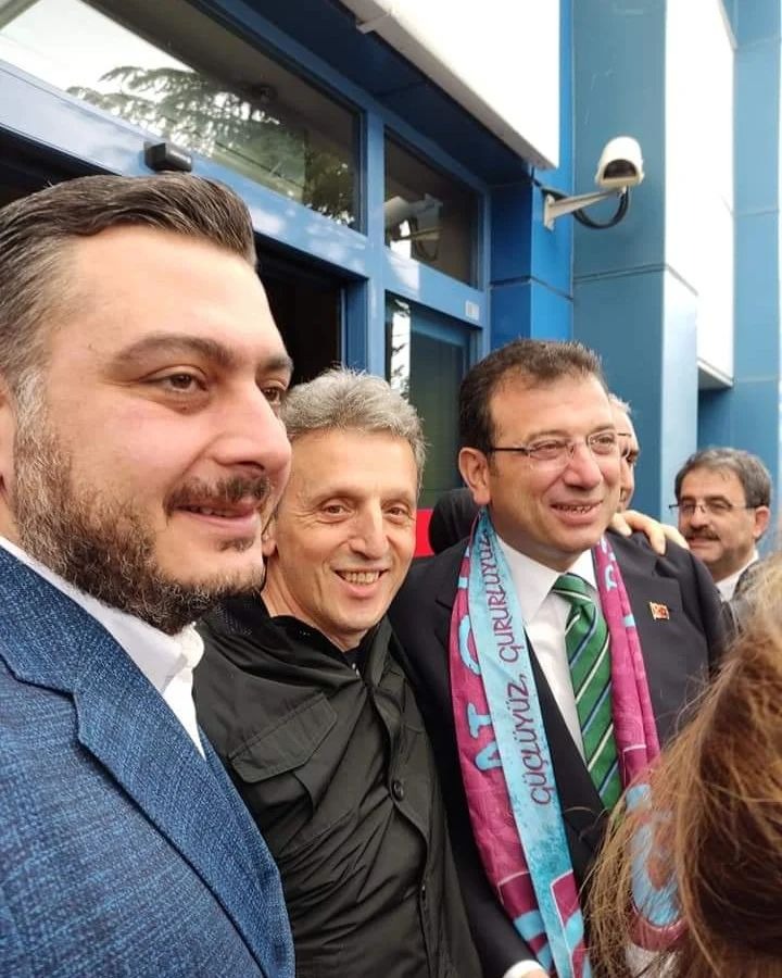 Ekrem İmamoğlu, Trabzon'da Bordo-Mavi atkıyla karşılandı 