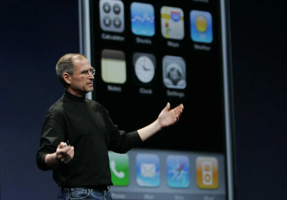 Haberlobi - Haber Servisi // Orjinal iPhone'un ilk lansmanı San Francisco'da 9 Ocak 2007 tarihinde Steve Jobs tarafından tasarlandı.