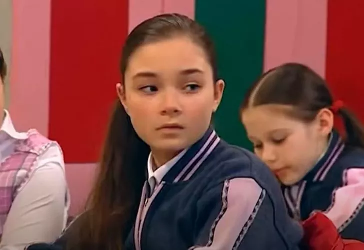 Bir döneme damga vuran çocuk dizisi Bez Bebek'te rol alan çocuk oyuncu Sibel Kasapoğlu'nun şimdiki hali magazine gündemine oturdu.