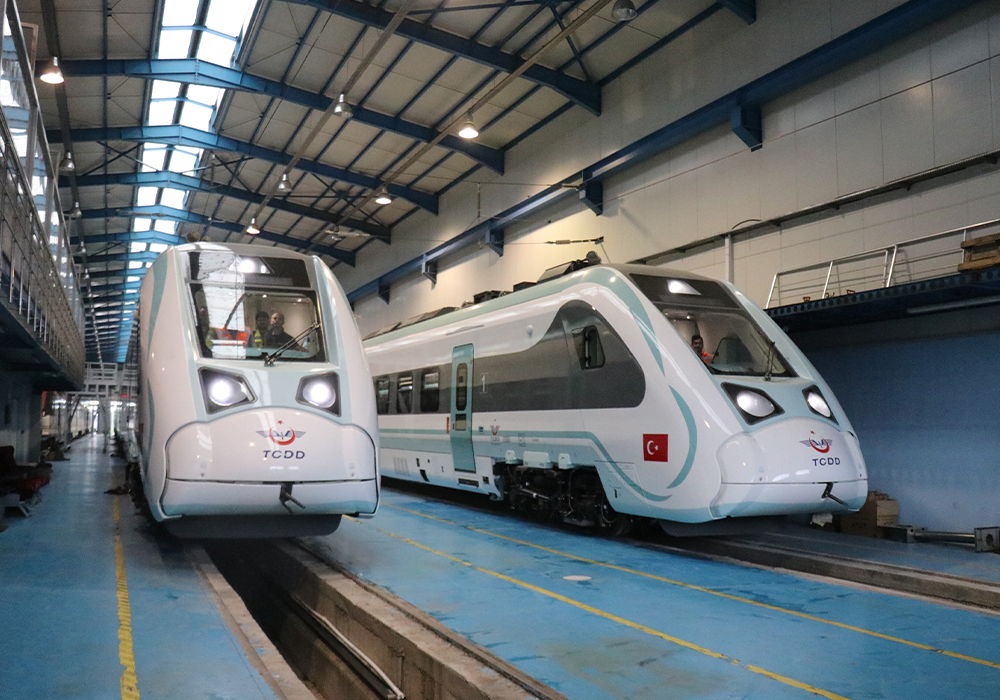 2013 yılında alınan kararla milli elektrikli tren setlerini üretmek için görevlendirilen Türkiye Raylı Sistem Araçları Sanayi A.Ş. (TÜRASAŞ) fabrikasında yılda 240 adet alüminyum gövdeli araç üretmek için hazır duruma geldi.