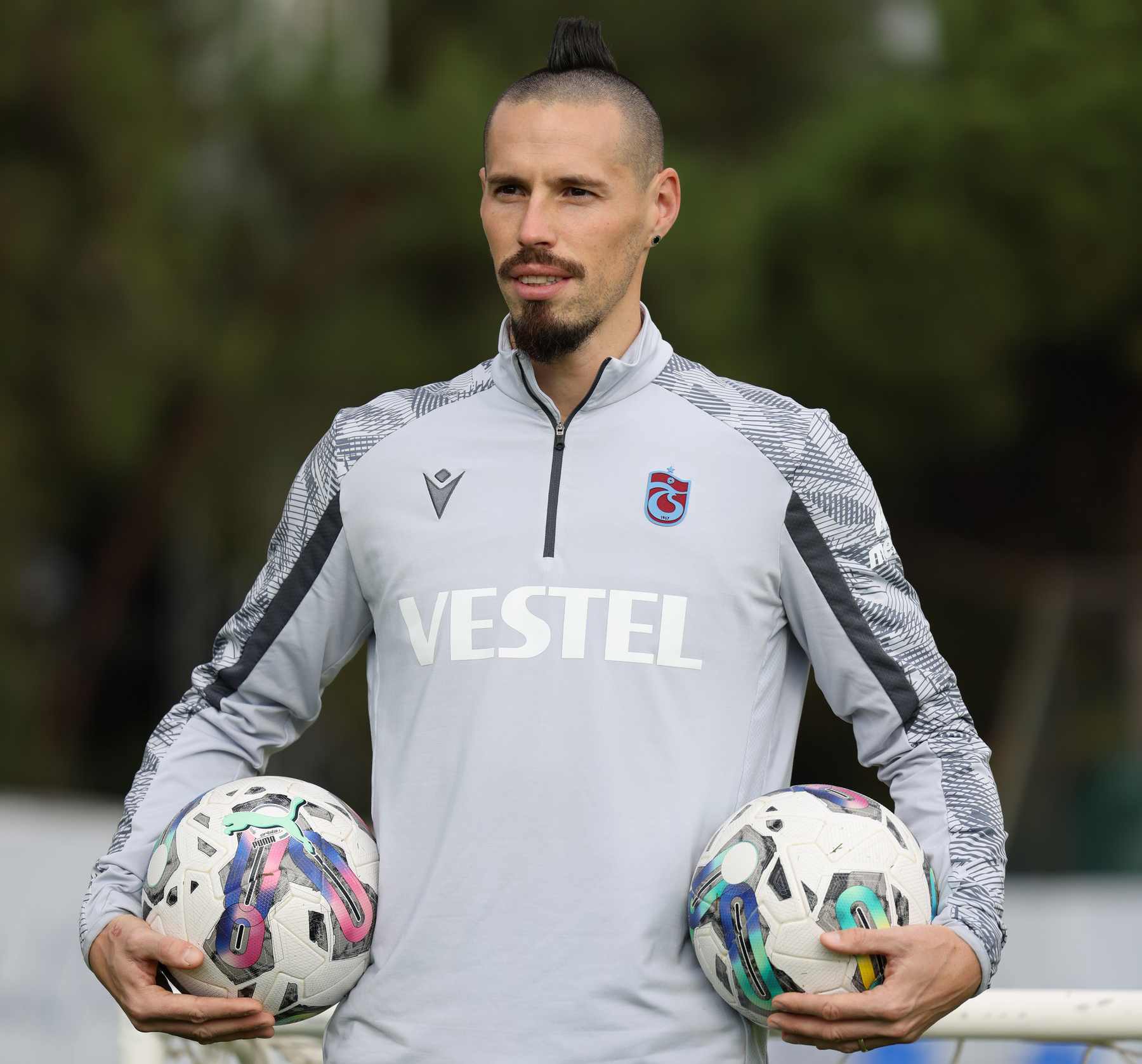 Trabzonspor'un geçtiğimiz sezon kadrosuna kattığı tecrübeli isim Marek Hamsik, efsaneleştiği eski kulübü Napoli hakkında DAZN'a konuştu.
