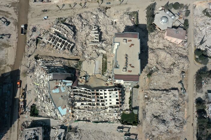 Kahramanmaraş merkezli depremden en çok etkilenen Hatay'da yıkımın boyutu kaydedildi.
