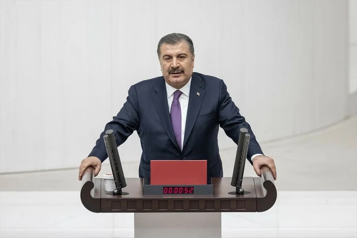 turkiyenin-yeni-bakanlari-mecliste-yeminlerini-etti_07bac160